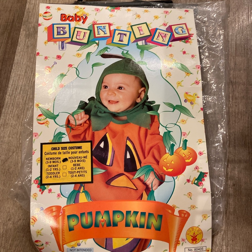 (5 for $25) Vintage Baby Pumkin Costume (No leaves around neck)